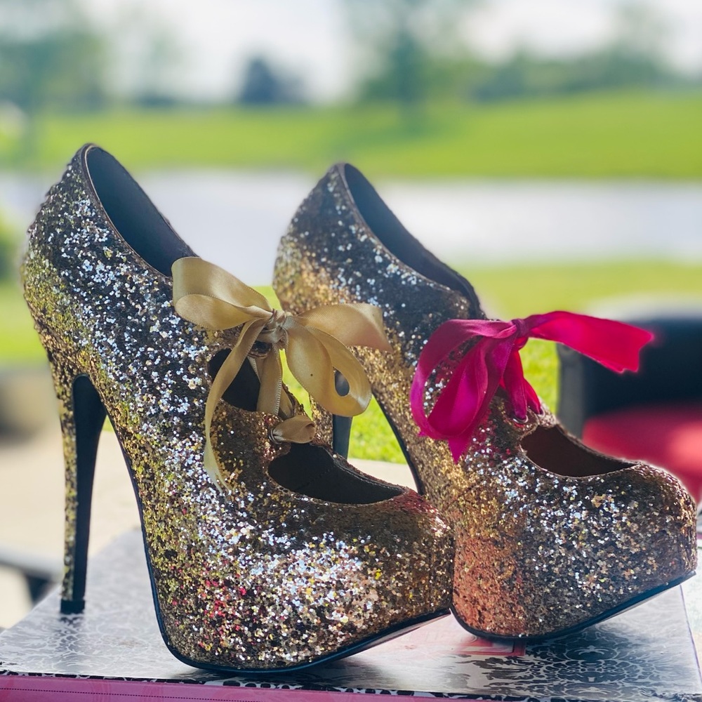 Bordello heels “tease” - Picture 3 of 3